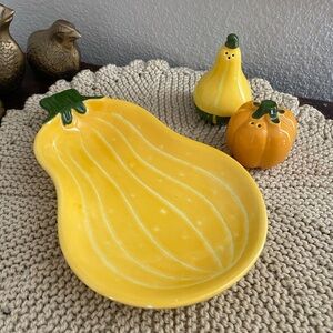 Vintage 1984 Avon Salt and Pepper Set Shades of Autumn with Squash Plate